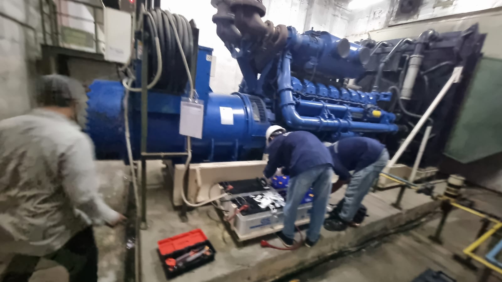 PERAWATAN GENSET 2000KVA